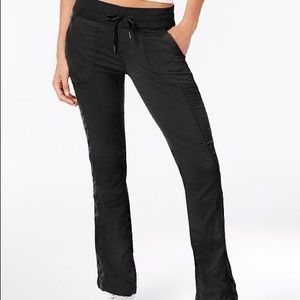 *NEW* North Face Women’s Standard Fit Aphrodite